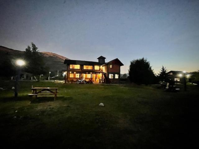 Hostal Del Rio El Bolson Ngoại thất bức ảnh