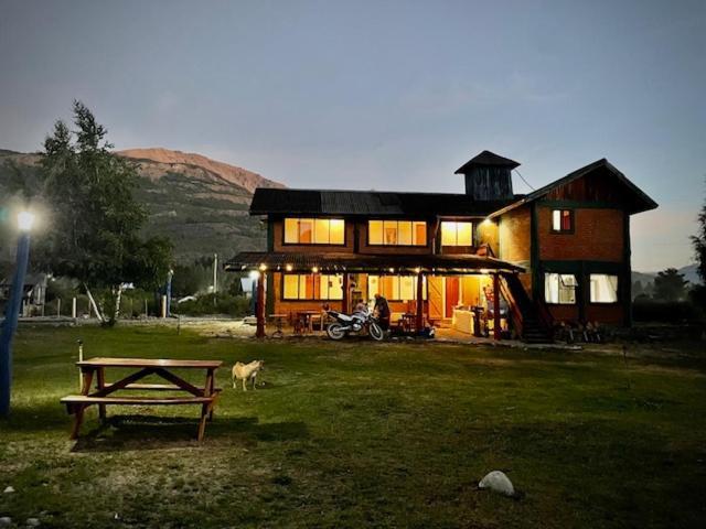 Hostal Del Rio El Bolson Ngoại thất bức ảnh